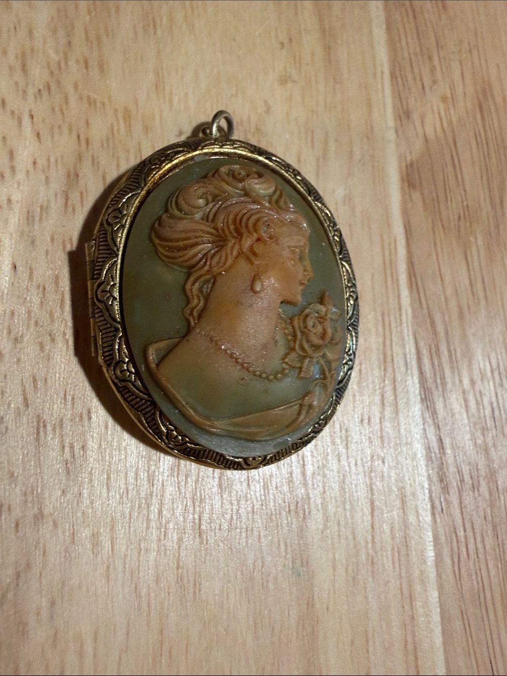 Antique Oval Locket Pendant in Aged Gold Tone